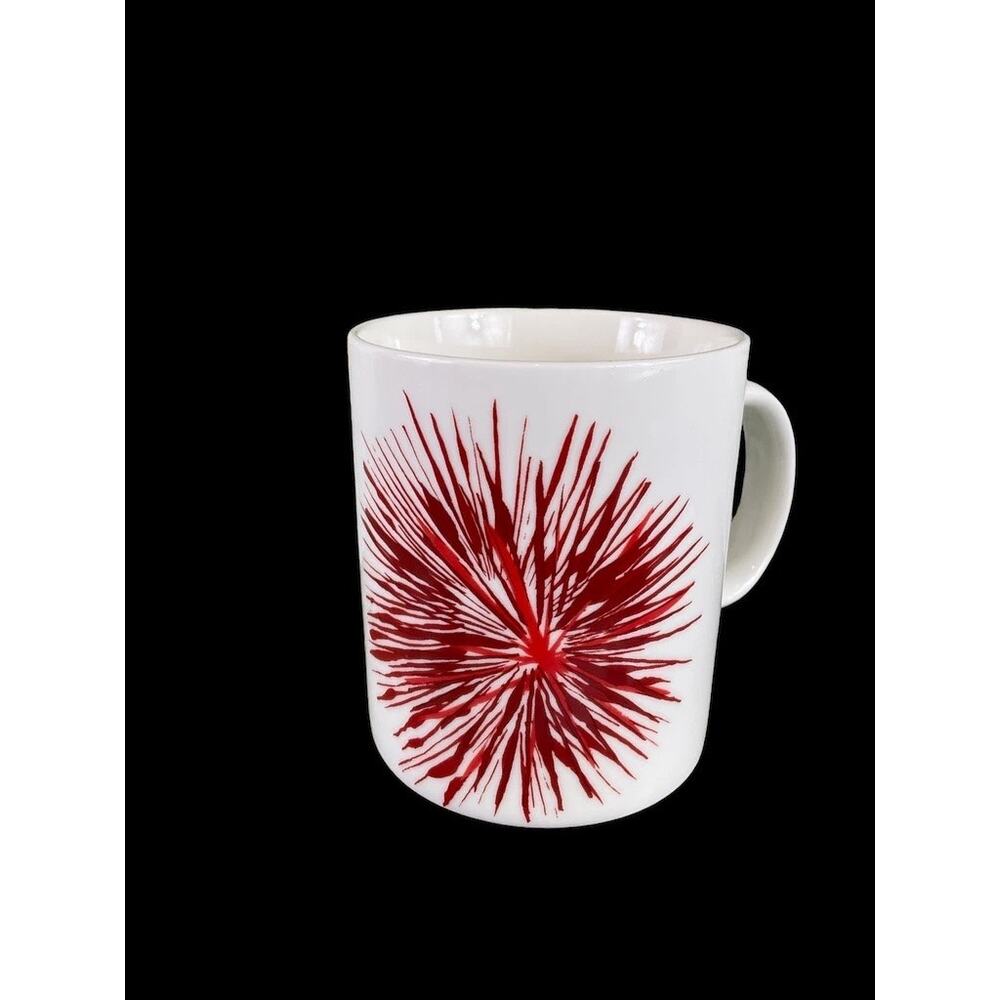 Red Starburst Mug: 4"H x 4"W‎ x 3"D